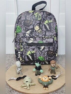 New Bioworld Universal Monsters Mini Backpack, 2 Bag Cliphangers & 3 Figurines